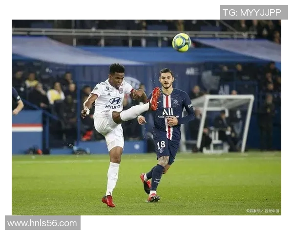 意甲激战：尤文图斯大胜巴黎圣日耳曼红牌事件引发全场热议与数据分析